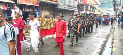  गोरखा दरबारको दसैँघरबाट हनुमान ढोका दरबारका लागि फूलपाती सहितको डोली पठाईयो(तस्वीरसहित) 